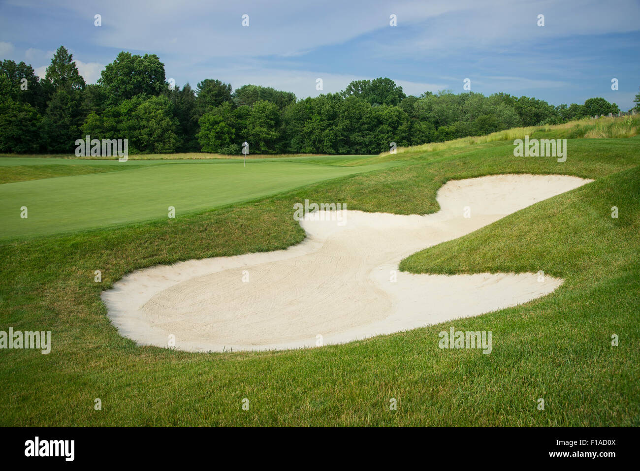 Golf course sand trap hi-res stock photography and images - Alamy