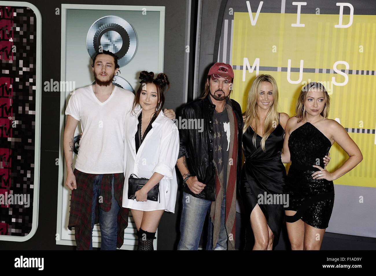 Los Angeles, CA, USA. 30th Aug, 2015. Braison Cyrus, Noah Cyrus, Billy Ray Cyrus, Tish Cyrus, Brandi Cyrus at arrivals for MTV Video Music Awards (VMA) 2015 - ARRIVALS 1, The Microsoft Theater (formerly Nokia Theatre L.A. Live), Los Angeles, CA August 30, 2015. Credit:  Jenny Maki/Everett Collection/Alamy Live News Stock Photo