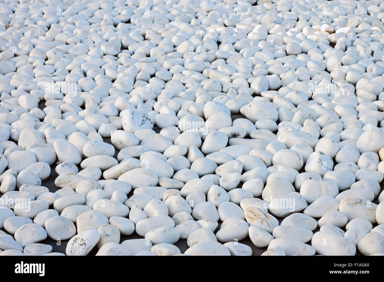 River pebbles garden hi-res stock photography and images - Alamy