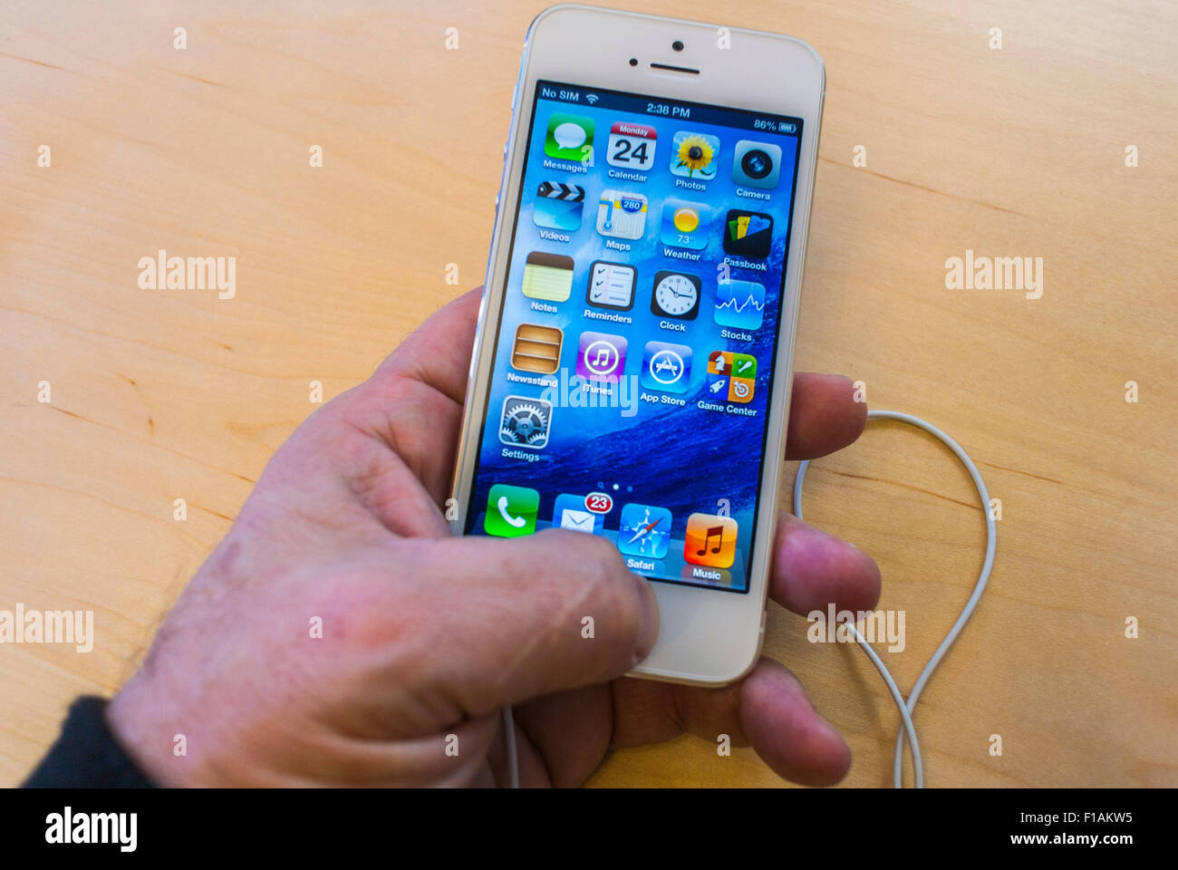 New York City, USA, Detail, Man's Hand Holding Iphone 6 Smart Phone 'Apple Store » apple technology 'Big Tech' Stock Photo