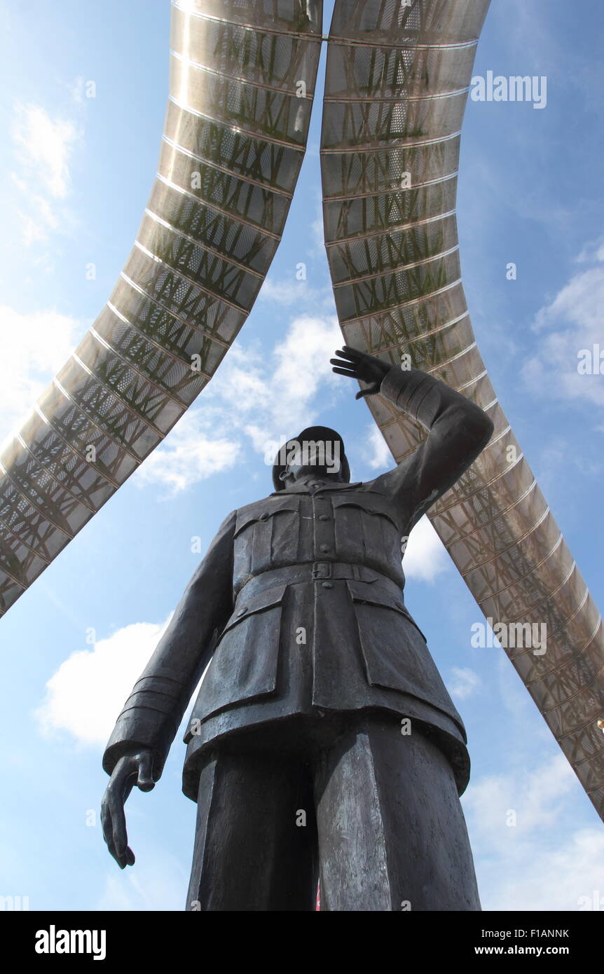 A statue of Sir Frank Whittle beneath The Whittle Arch, a steelwork feature in Millennium Plaza, Coventry City centre England UK Stock Photo