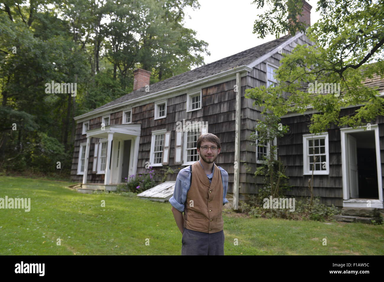 Old Bethpage, New York, USA. 30th August, 2015. Matt, a seasonal worker