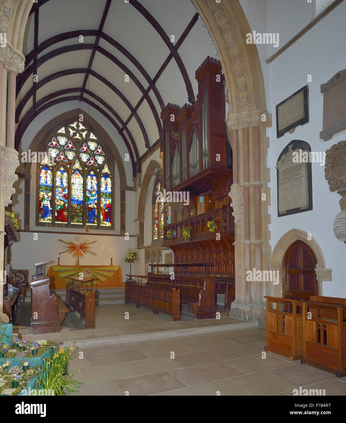 Altar & Organ of St James the Great Church, Dursley Stock Photo