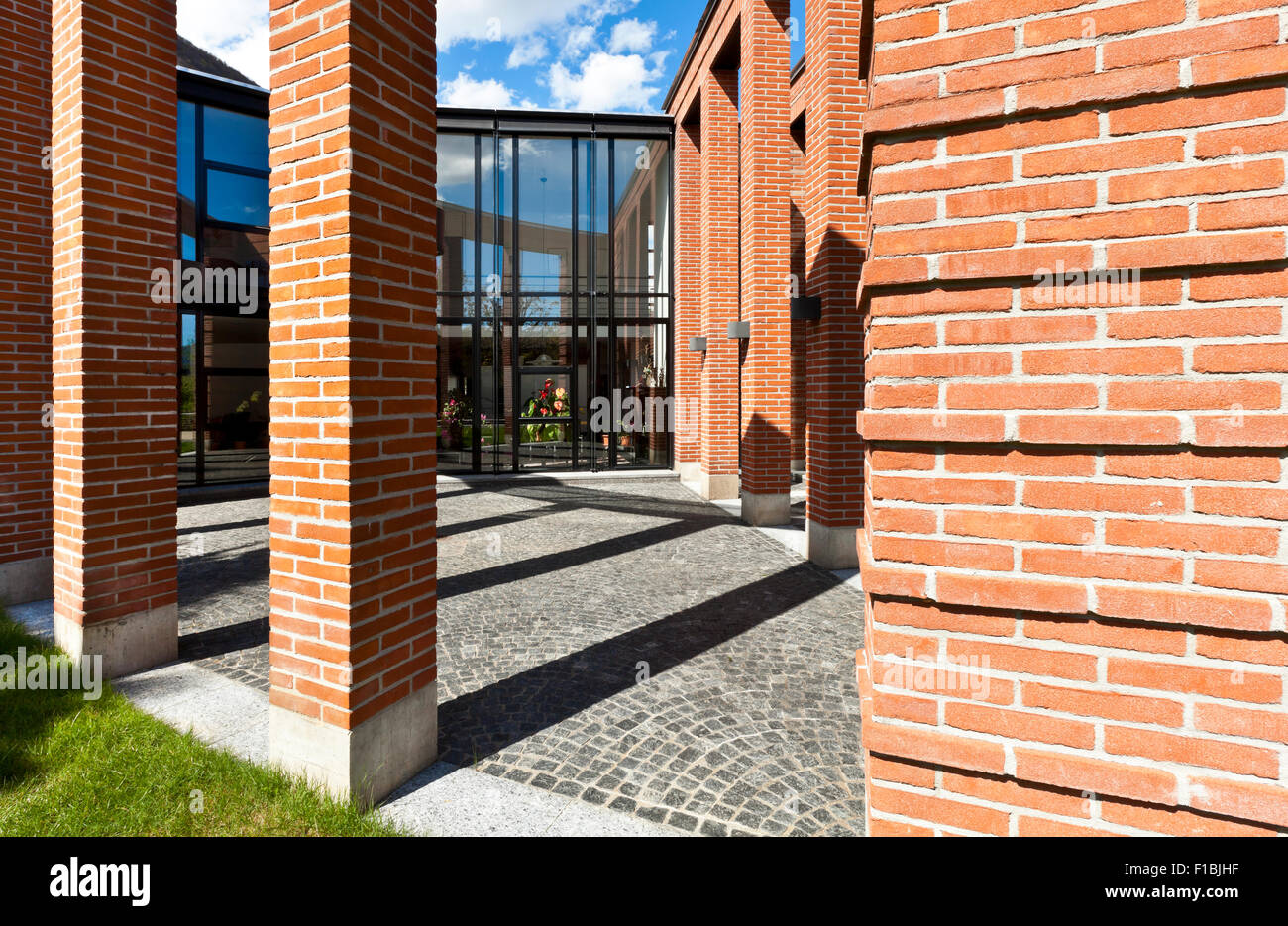modern bricks house, patio with columns Stock Photo Alamy
