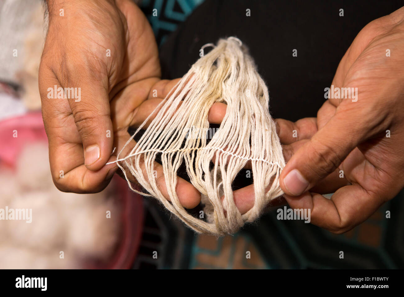 India, Jammu & Kashmir, Srinagar, hands holding spin pashmina wool thread, twisted into 3 ply yarn Stock Photo