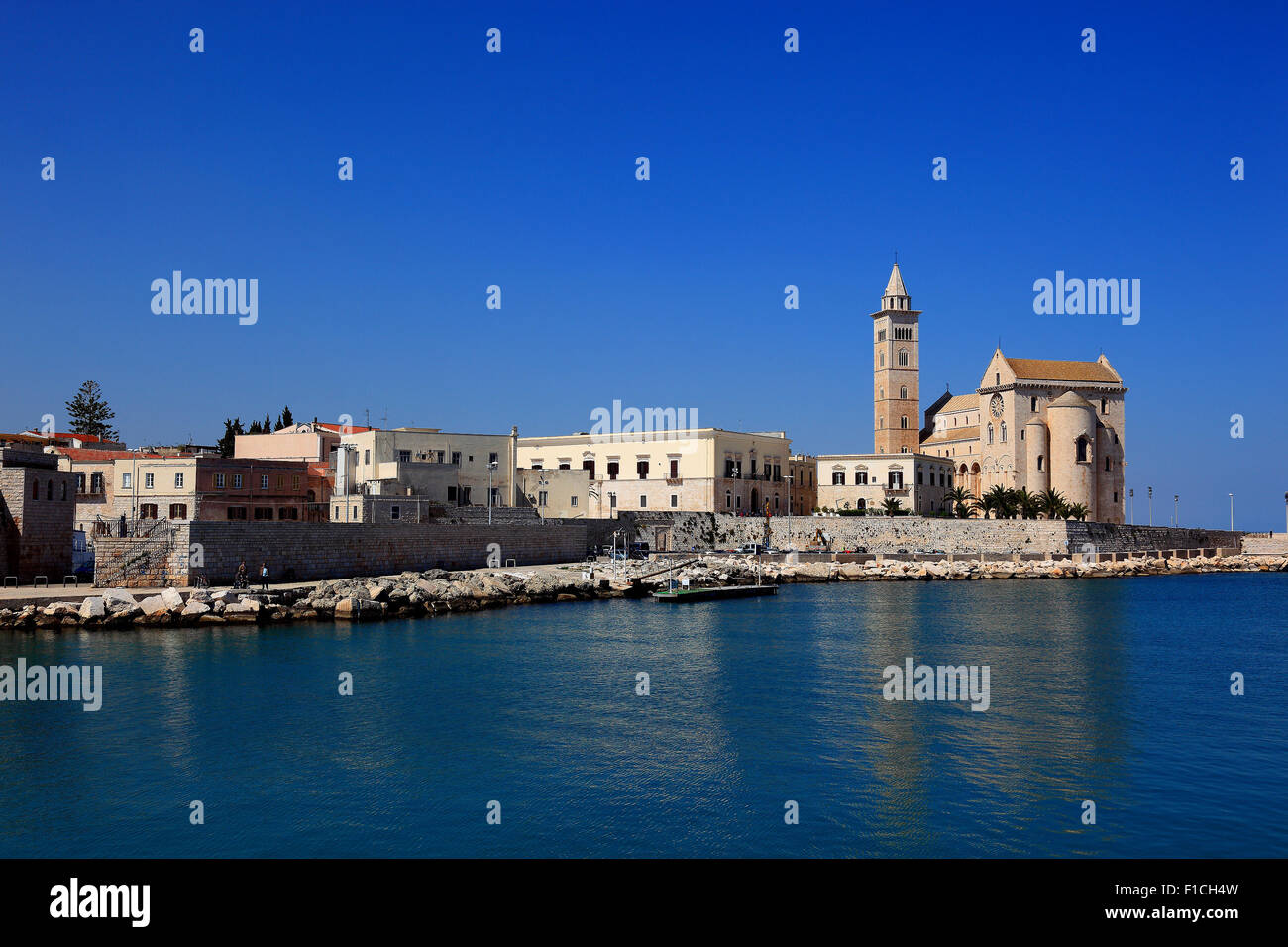 the cathedrale San Nicola Pellegrino, Sankt Nikolaus, Trani, Apulia, Italy Stock Photo