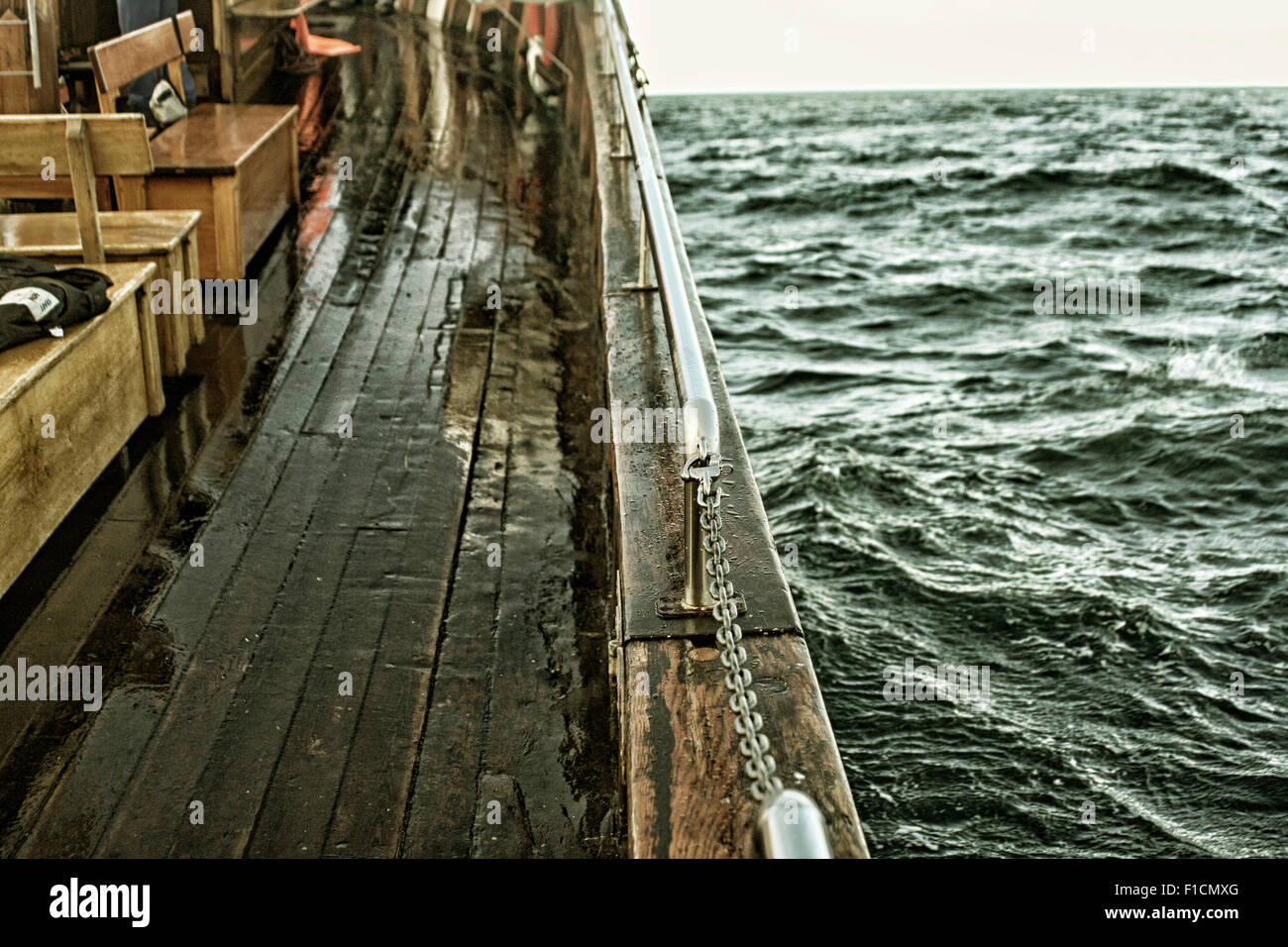 Boat deck wood sailing hires stock photography and images Alamy