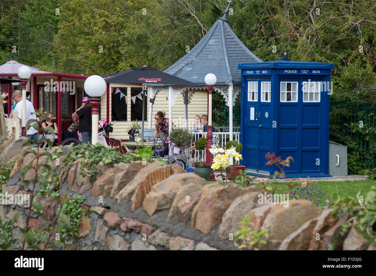 The Warmley's Waiting Room Cafe have come up with an innovative solution for their toilet by using a Doctor Who “Tardis” Stock Photo