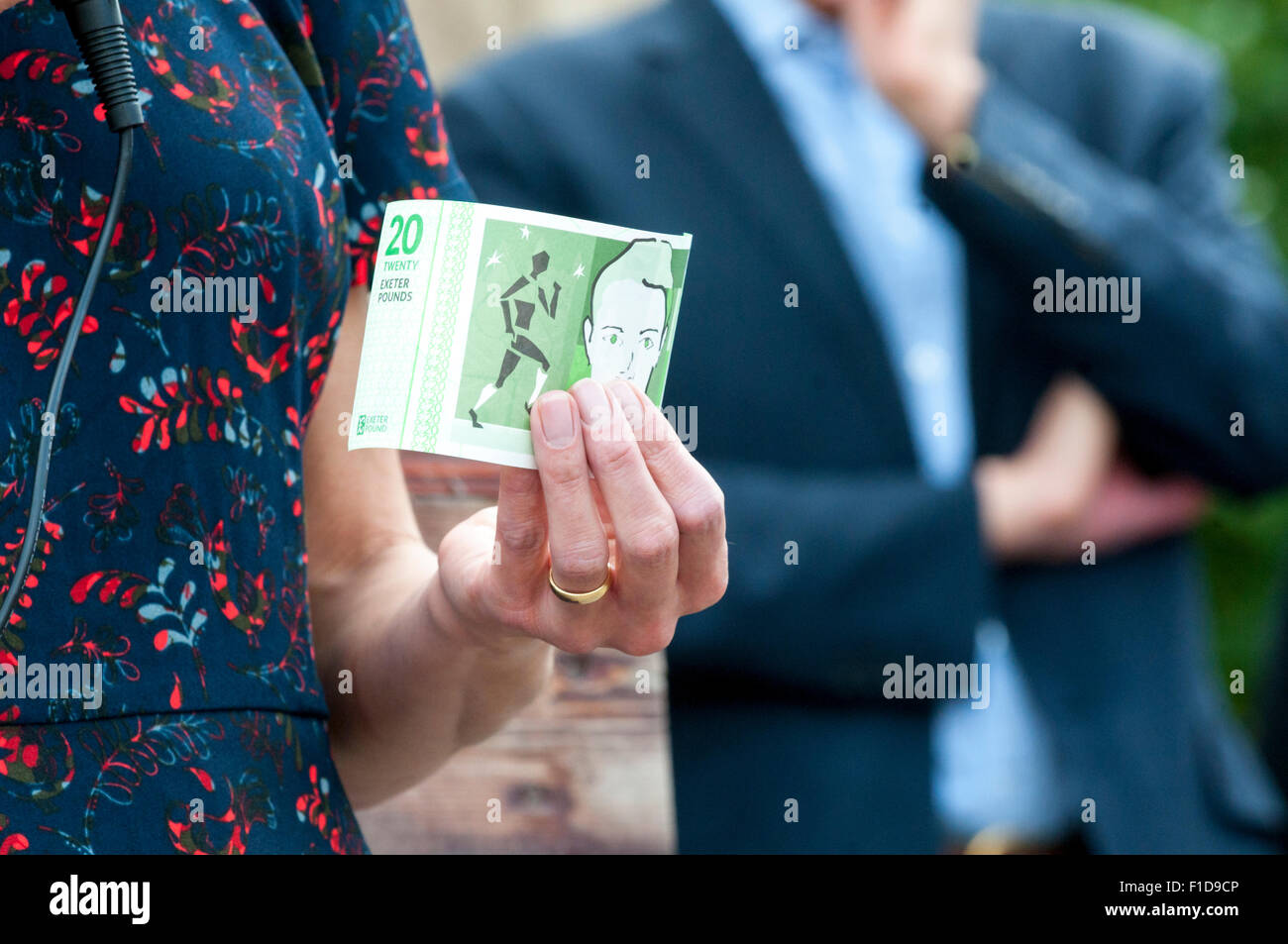 Exeter, Devon, UK. 1st September, 2015. British long-distance runner, Jo Pavey MBE, holds a Exeter E£20 note during the Exeter Pound launch at Exeter Cathedral on 1st September 2015 in Exeter, England, UK Credit:  Clive Chilvers/Alamy Live News Stock Photo
