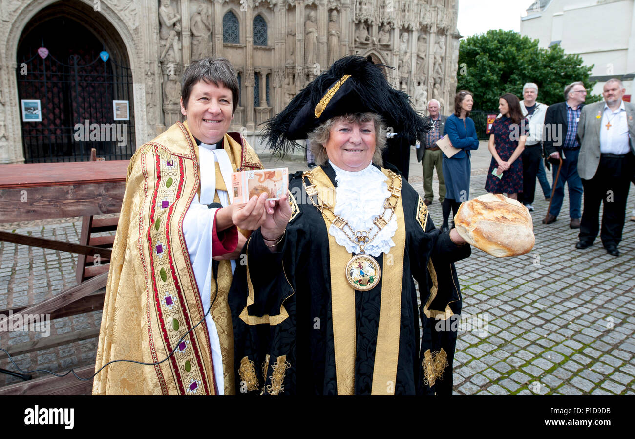 Exeter, Devon, UK. 1st September, 2015. The Lord Mayor of Exeter Councillor Olwen Margaret Foggin helps launch the Exeter Pound at Exeter Cathedral on 1st September 2015 in Exeter, England, UK Credit:  Clive Chilvers/Alamy Live News Stock Photo