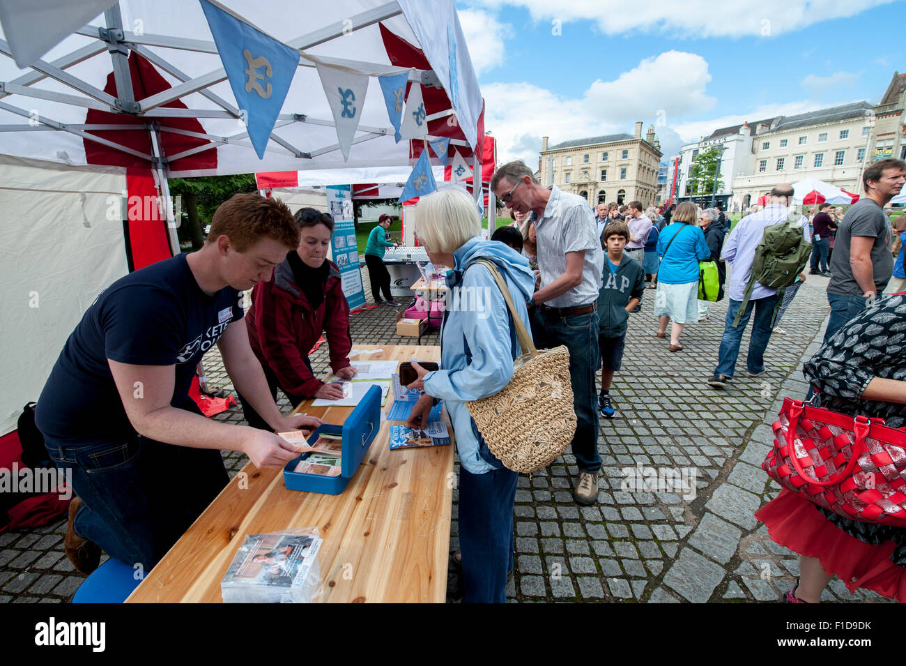 Exeter, Devon, UK. 1st September, 2015. Members of the public begin to buy Exeter Pound notes during the Exeter Pound launch at Exeter Cathedral on 1st September 2015 in Exeter, England, UK Credit:  Clive Chilvers/Alamy Live News Stock Photo