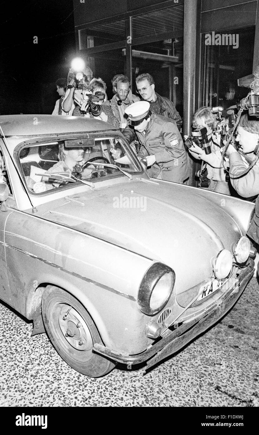 Border crossing station Suben, between Germany and Austria, first east-Germany refugees arrive in West Germany, after escape Stock Photo