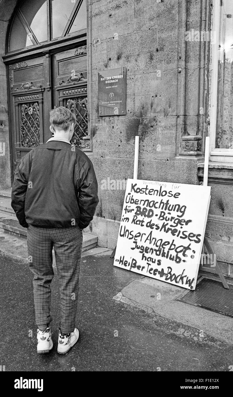 East Germany, first Christmas after the wall came down, sign welcomes visitors from West Germany Stock Photo