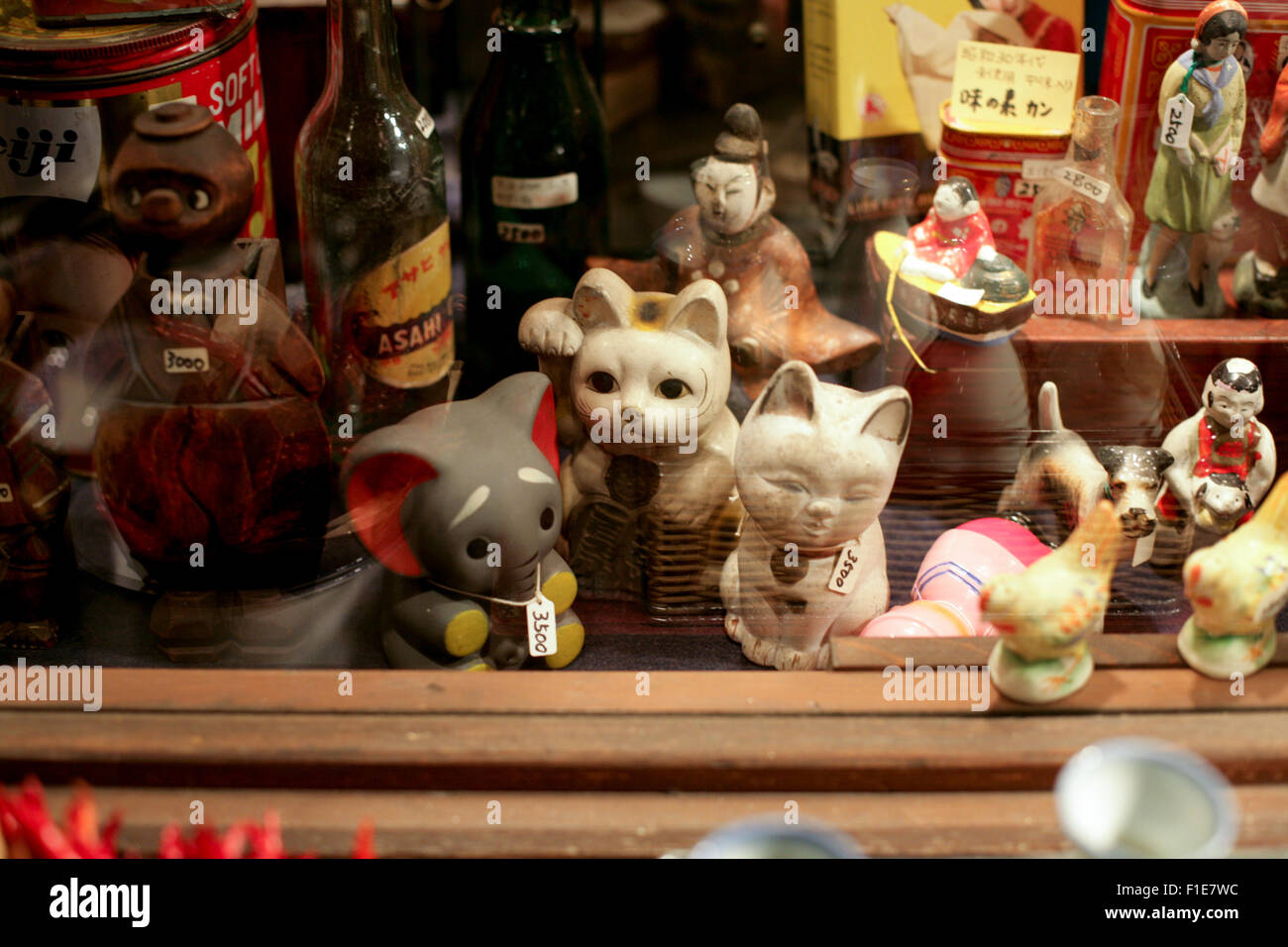 Window display of old Japanese antiques lucky cat elephant wide view Stock Photo
