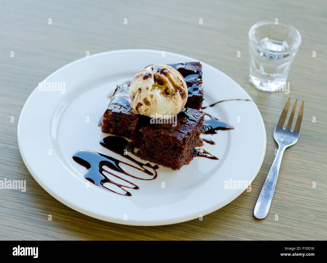 Raki glas hires stock photography and images Alamy