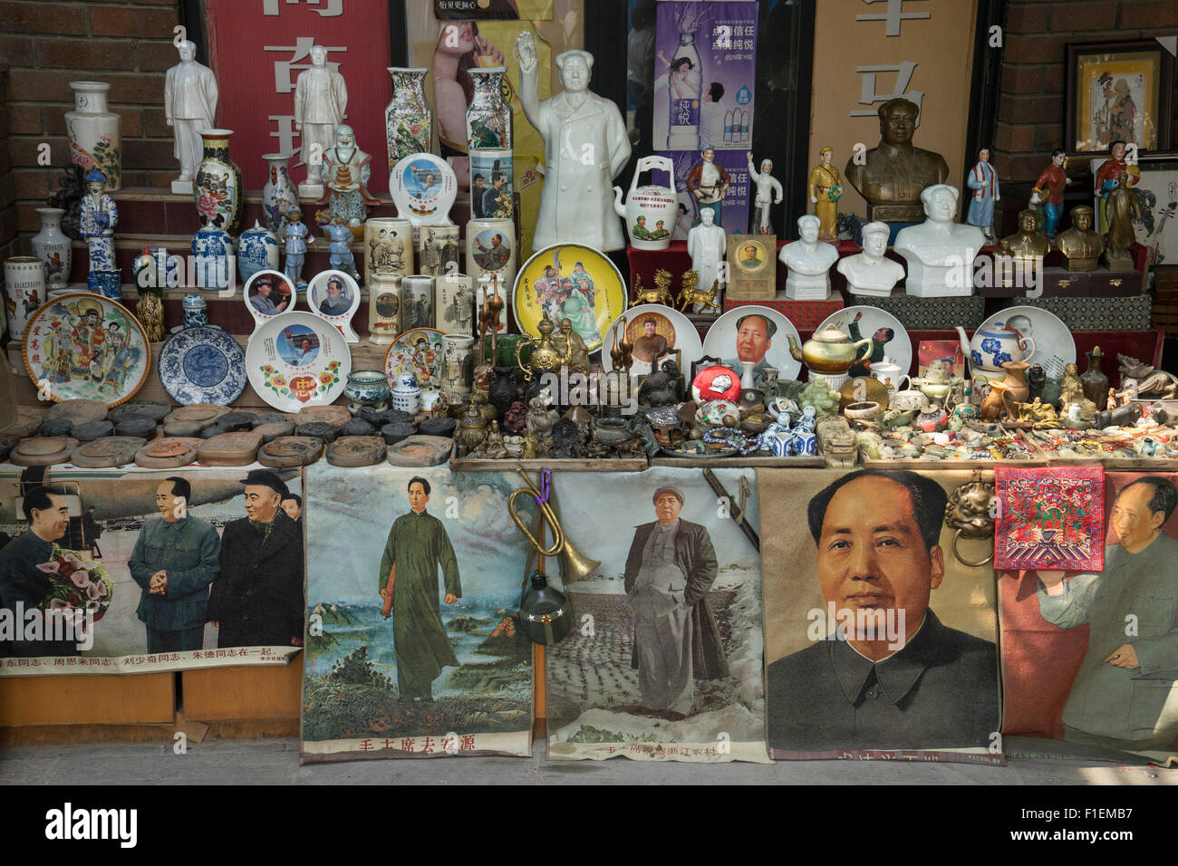 Souvenirs at the tomb site of Qin Shi Huang, the first Emperor of China in Xi'an, Shaanxi, China Stock Photo