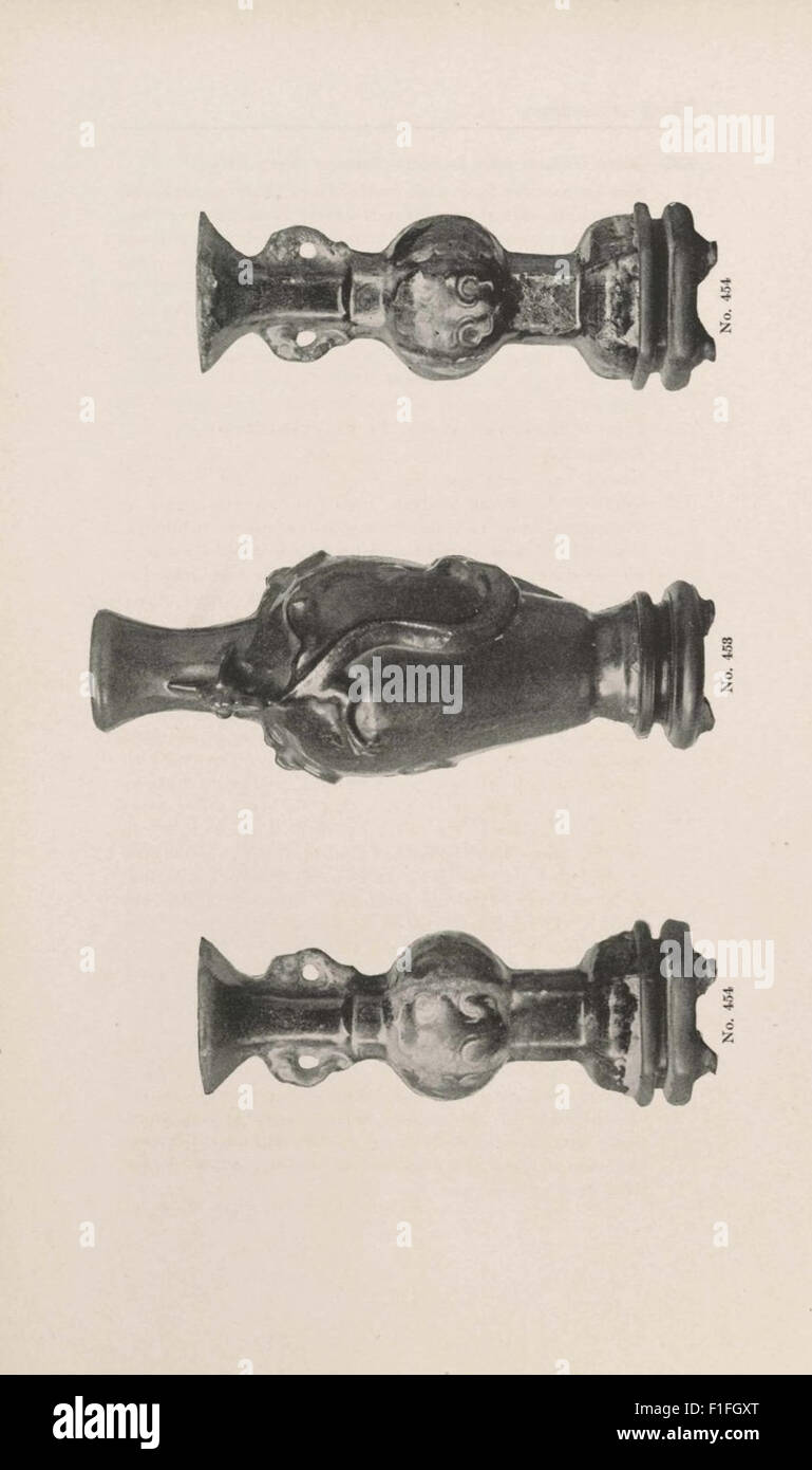 This illustrated catalogue details a collection of antique Chinese art