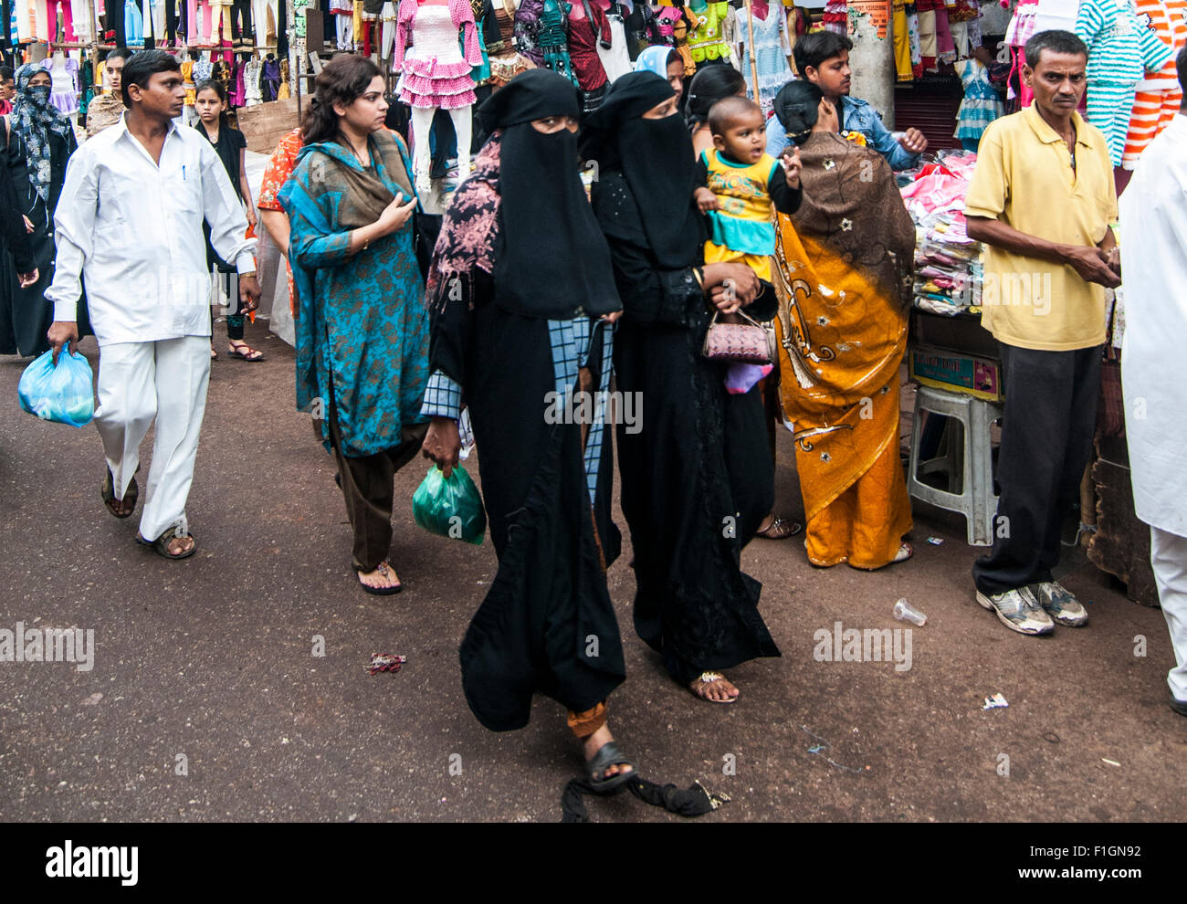 Lucknow market hires stock photography and images Alamy