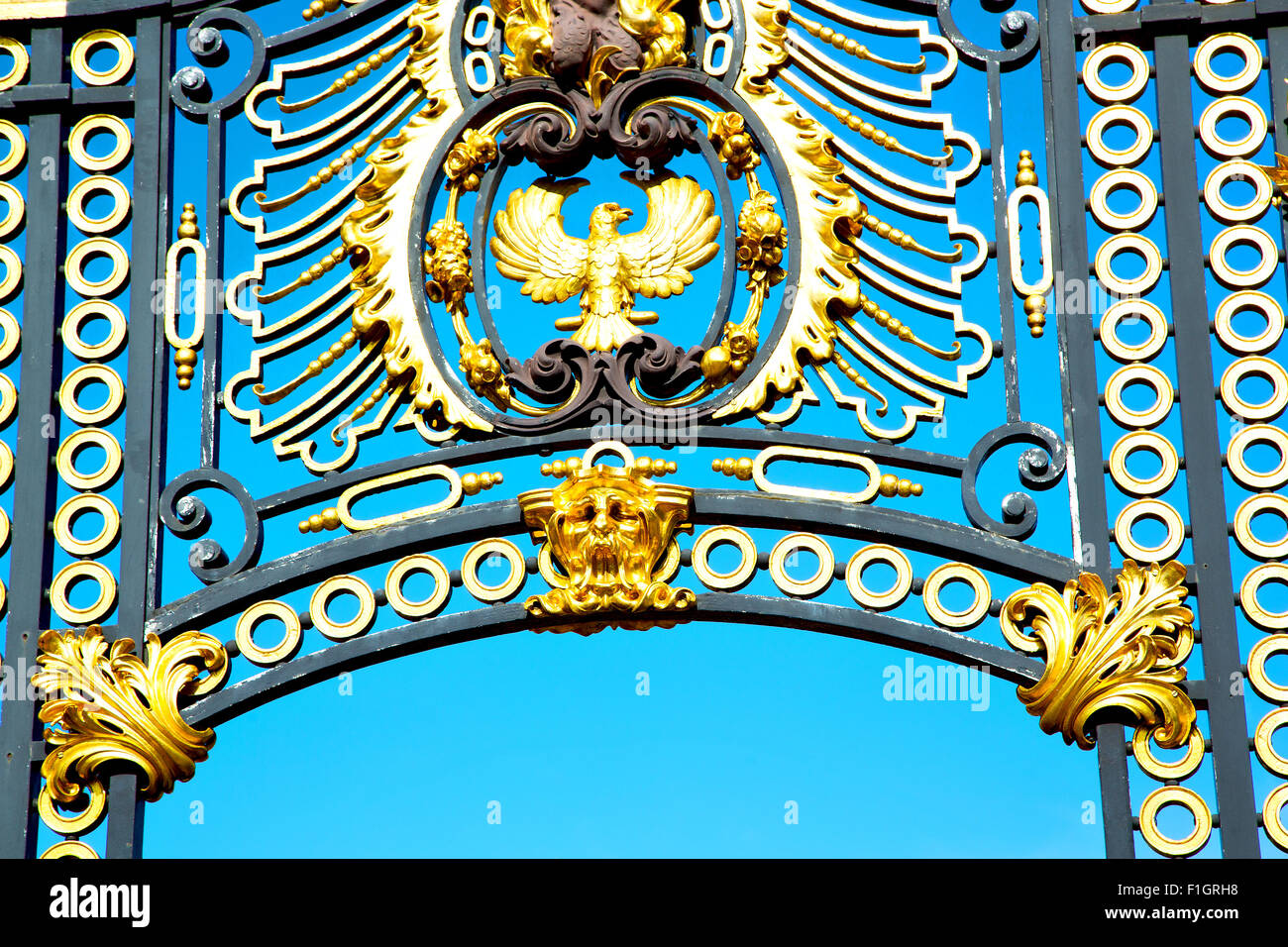 in london england the old metal gate royal palace Stock Photo - Alamy