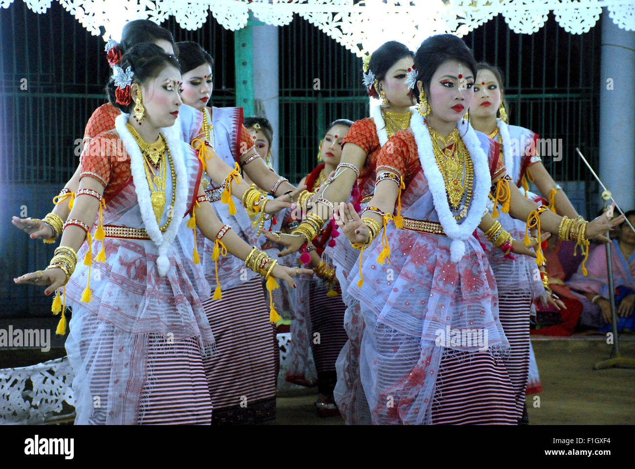 how vaishnavs celebrate holi