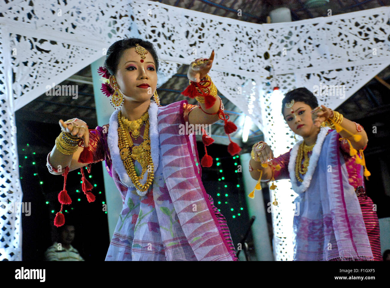 how vaishnavs celebrate holi