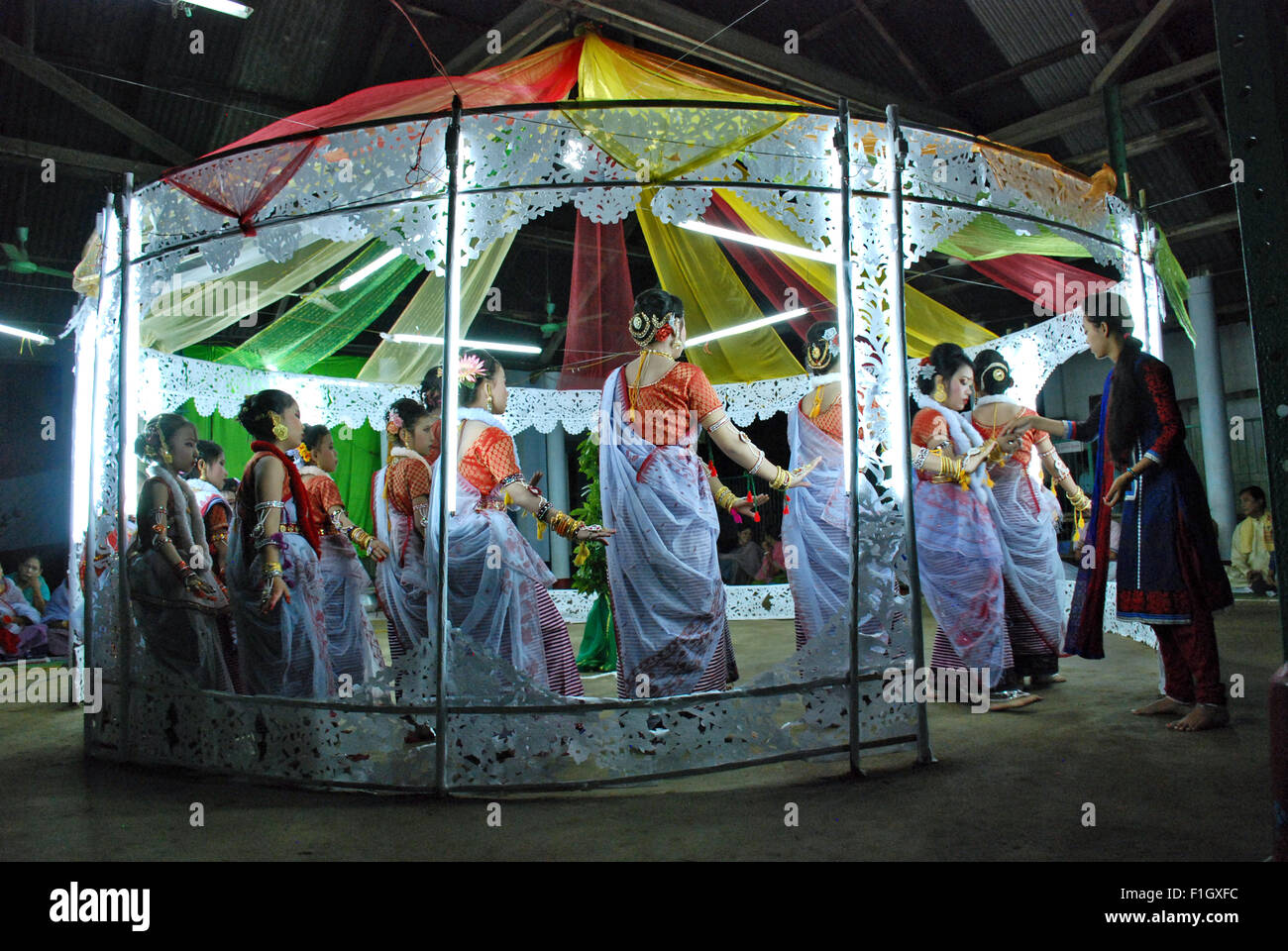 how vaishnavs celebrate holi