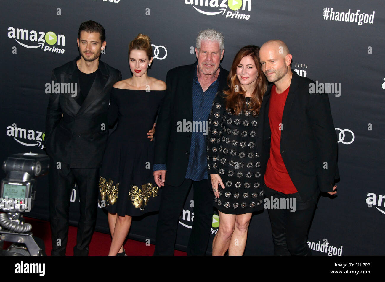 Dana delany and ron perlman hi-res stock photography and images - Alamy