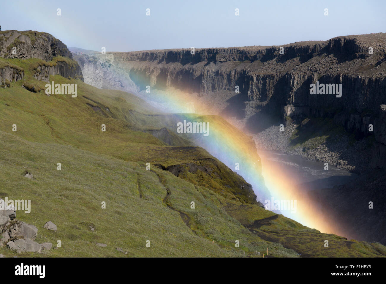 A rainbow in the mist downstream of Dettifoss waterfall in the Jökulsárgljúfur canyon, Vatnajökull National Park, northeast Iceland Stock Photo