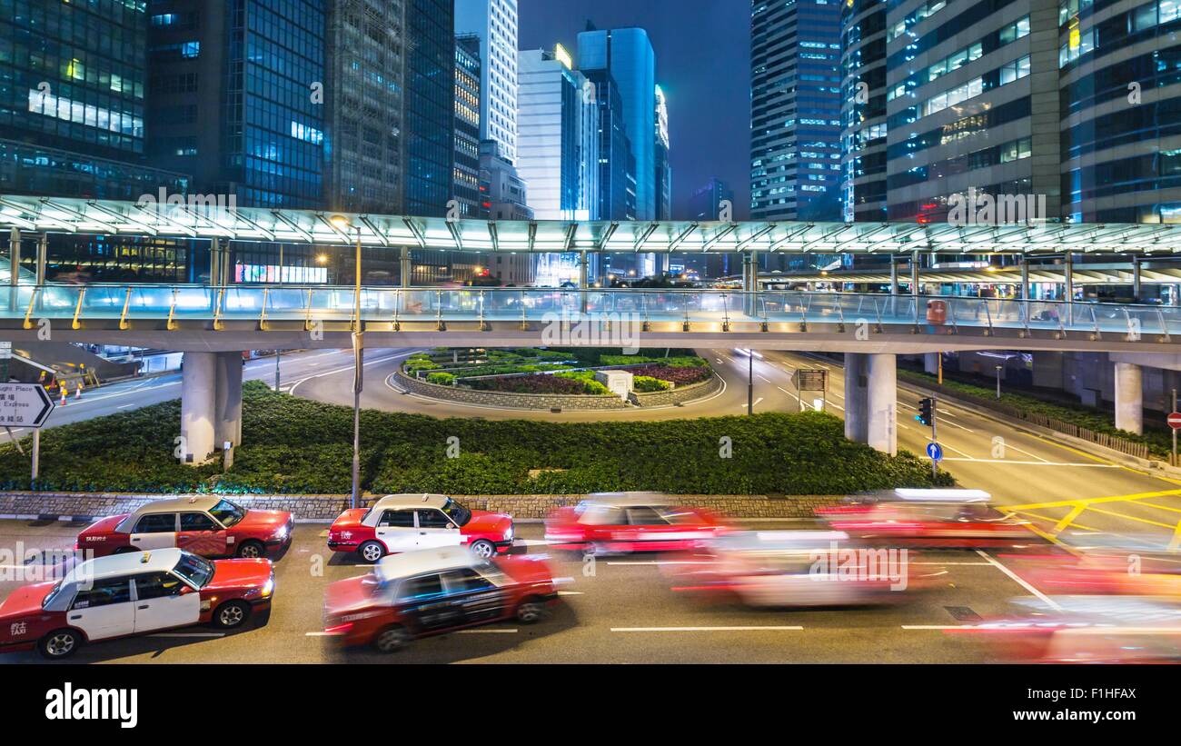 Traffic and elevated walkways, Hong Kong, China Stock Photo
