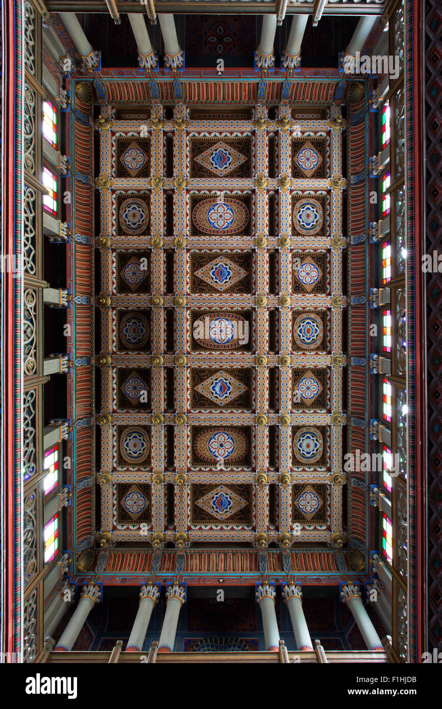 Moorish style palace interior Stock Photo - Alamy