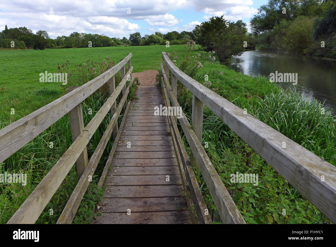 A footbridge alongside the Cam river in Grantchester Meadows Stock Photo