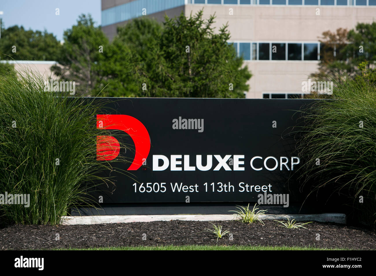 Deluxe Corporation: Recent SEC Filings, Financial Updates & Market Performance