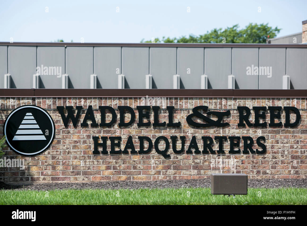 Waddell And Reed Logo