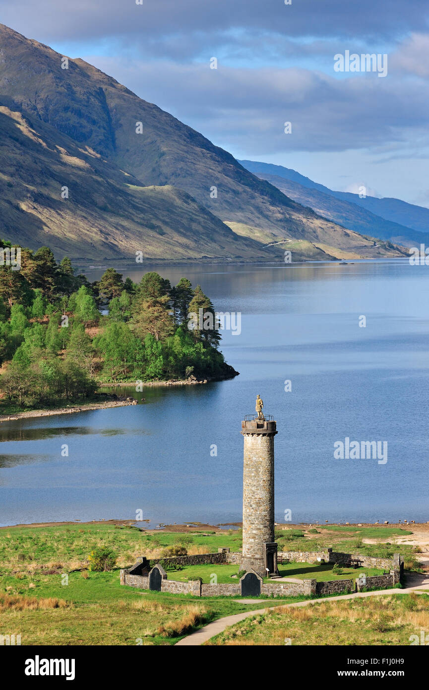 Glenfinnan Monument at Loch Shiel, erected in 1815 in tribute to the clansmen who fought in the cause of Bonnie Prince Charlie Stock Photo