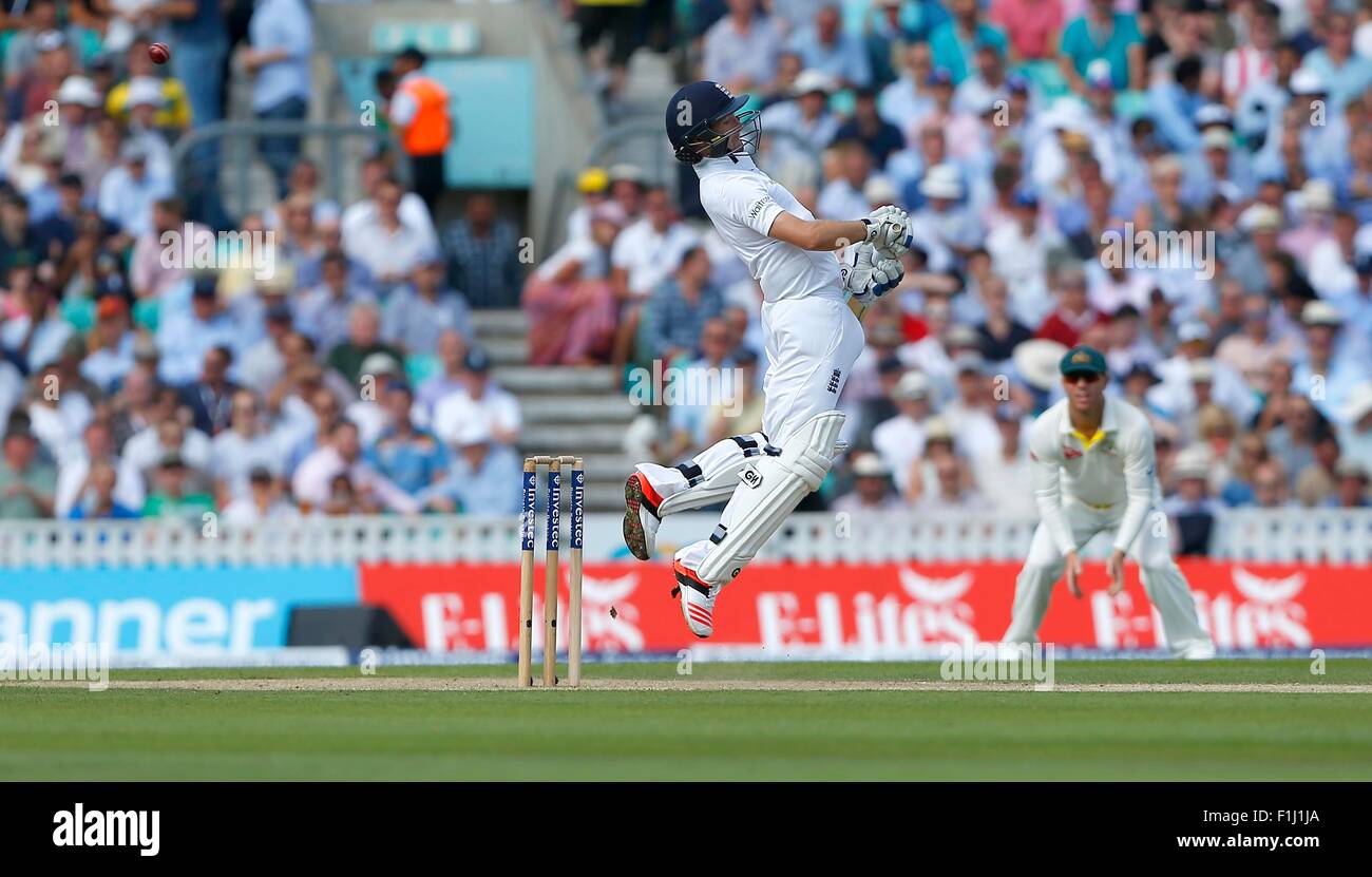 Cricket bouncer hi res stock photography and images Alamy