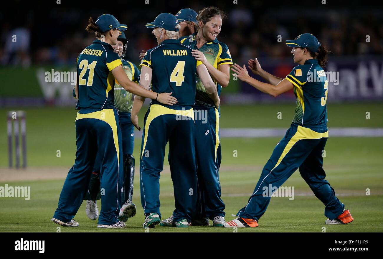 Rene Farrell celebrates taking  Sarah Taylor's wicket  during the Women’s Ashes NatWest T20I match between England and Australia at The Brightonand hovejobs.com County Ground in Brighton & Hove. August 28, 2015. James Boardman / Telephoto Images +44 7967 642437 Stock Photo