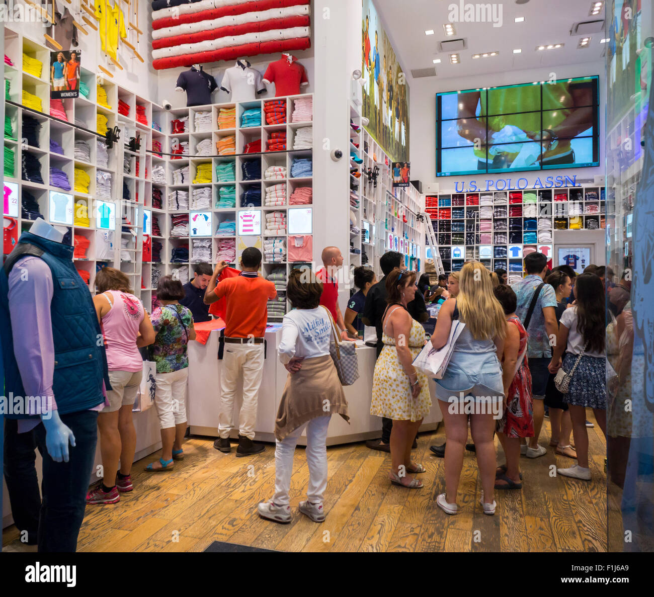 Shoppers in the U.S. Polo Assn. flagship store in Times Square in New York  on Wednesday, August 26, 2015. (© Richard B. Levine Stock Photo - Alamy