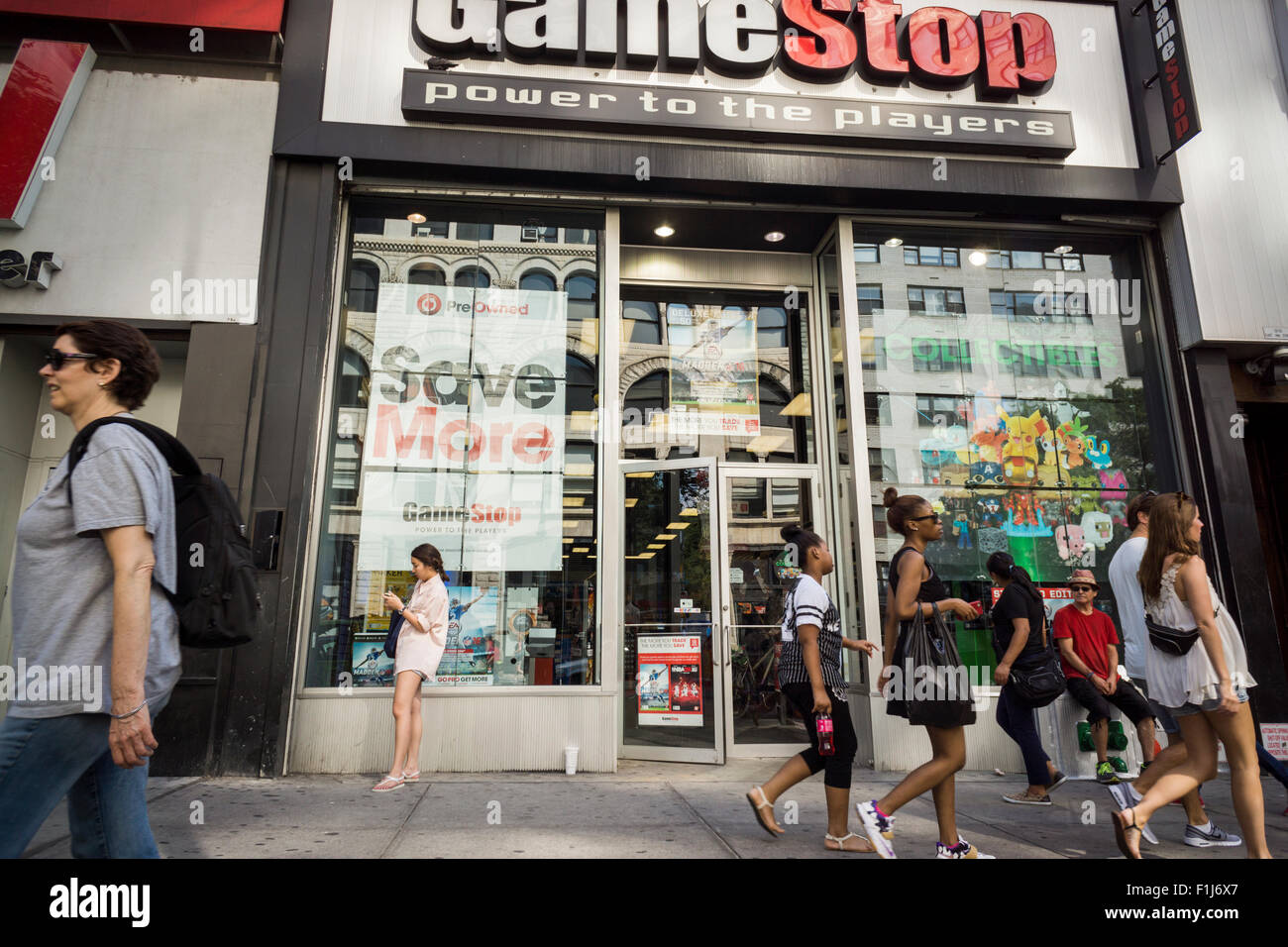 A GameStop video game store in New York on Saturday, August 29, 2015. Despite competition from online gaming and streaming the video game reseller GamsStop beat analysts' expectations. Diversification via its Geeknet purchase and its SimplyMac brands are cited. (© Richard B. Levine) Stock Photo