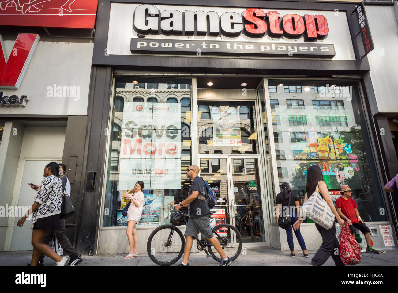 A GameStop video game store in New York on Saturday, August 29, 2015. Despite competition from online gaming and streaming the video game reseller GamsStop beat analysts' expectations. Diversification via its Geeknet purchase and its SimplyMac brands are cited. (© Richard B. Levine) Stock Photo