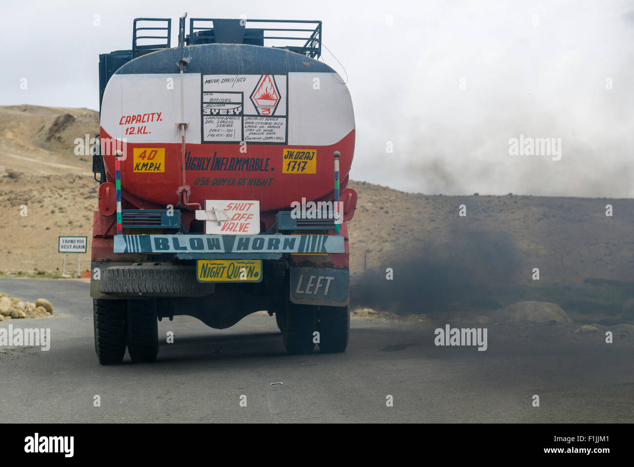 A truck, producing black fumes and pollution, is driving up to Taglang La, 5,325 m, the highest pass on the Manali-Leh Highway Stock Photo