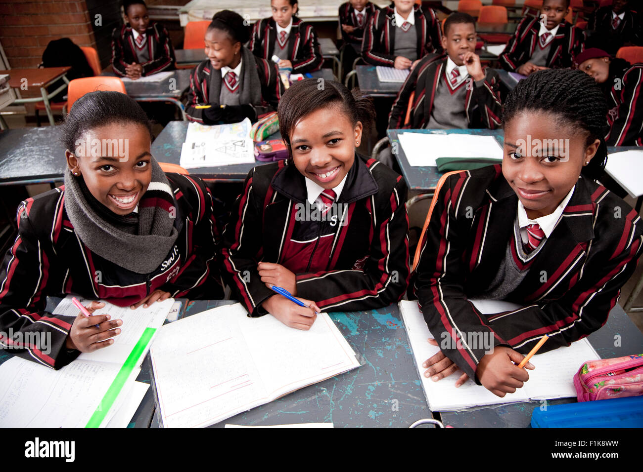 High school students in a group hi-res stock photography and images - Alamy