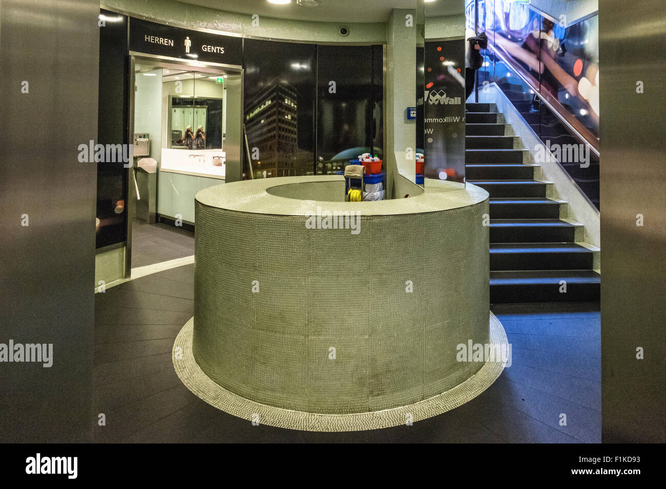 Wall City Toilette interior Designer public toilet, lavatory, loo, WC