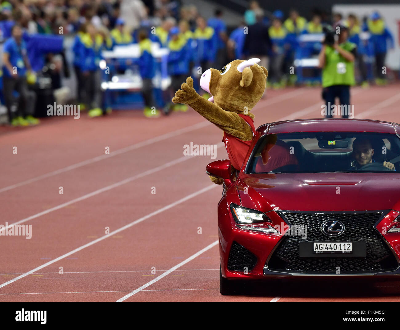 Zurich, Switzerland. 03rd Sep, 2015. Cooly, mascot of the IAAF Diamond League athletics meeting in Zurich cheers at the fans during the event's the athletes' presentation. Credit:  Erik Tham/Alamy Live News Stock Photo