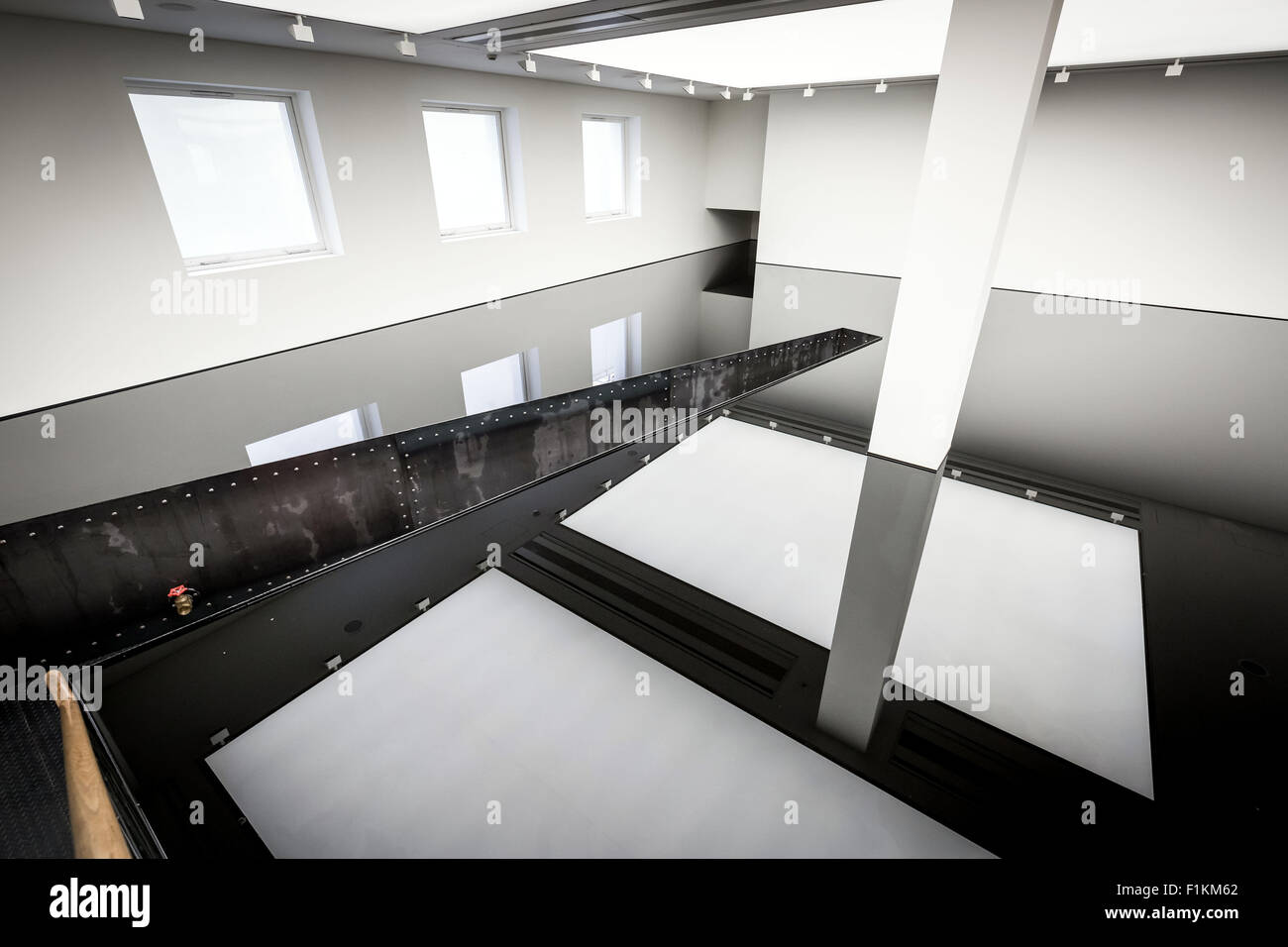 Rich and saatchi art gallery london hires stock photography and images