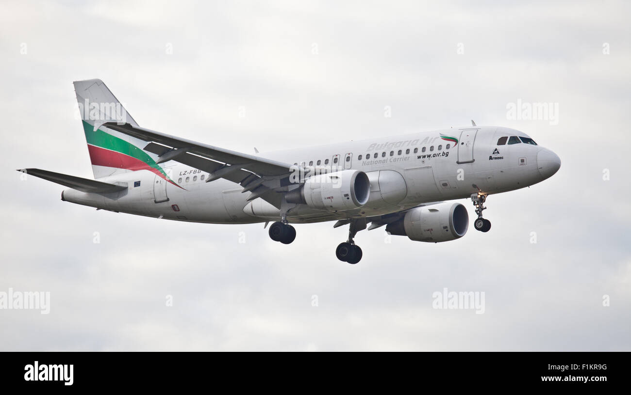 Bulgaria Air Airbus a319 LZ-FBB coming into land at London Heathrow Airport LHR Stock Photo