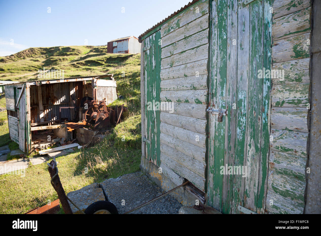 Abandoned fishing hut at Porth Ysgaden, Tudweiliog, Llyn Peninsula, North Wales with missing side and wooden cladding Stock Photo