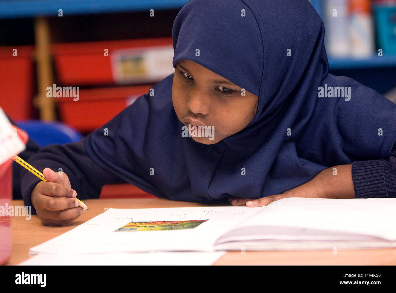Primary school children uk hi-res stock photography and images - Alamy