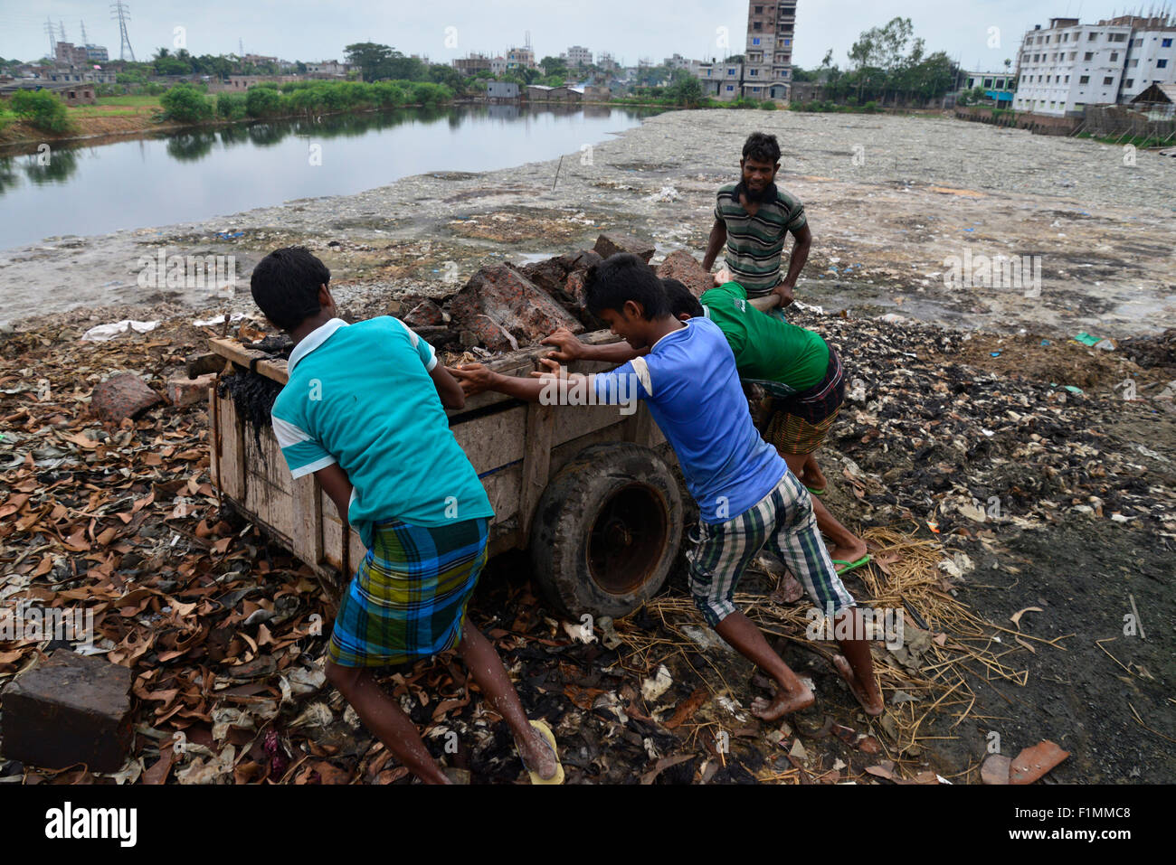 Bangladeshi day labors works in toxic polluted environment in the