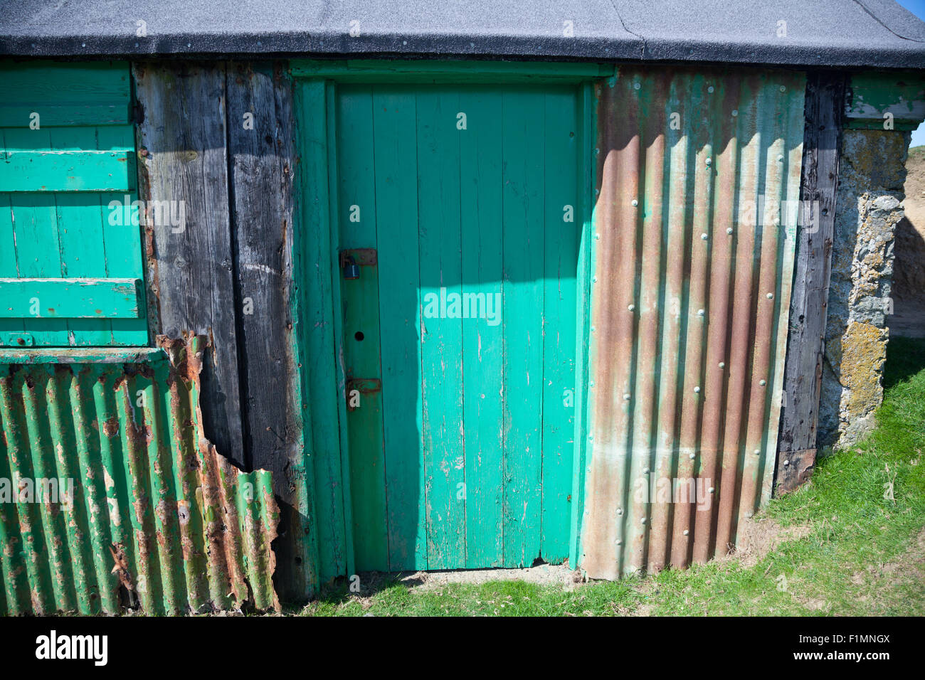 Close up of corrugated steel fishing hut perched on a clifftop above Porth Ysgaden, Tudweiliog, Llyn Peninsula, North Wales Stock Photo