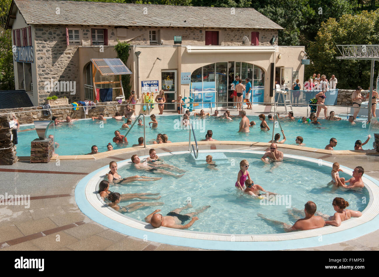 The hot thermal bath "Bains de Saint-Thomas" in the Têt valley ...
